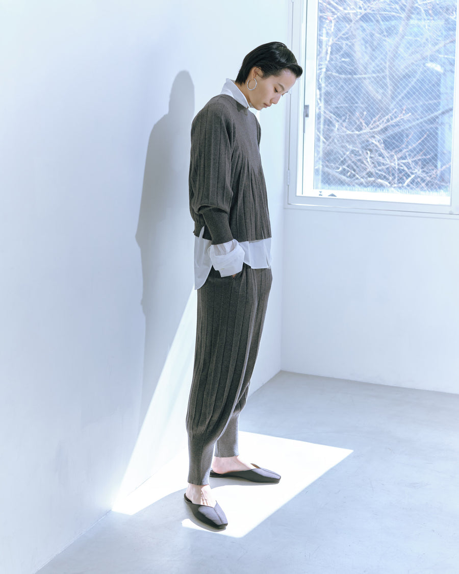 Pleated pants