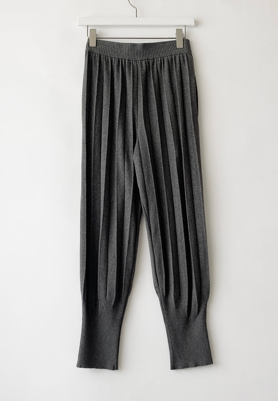 Pleated pants